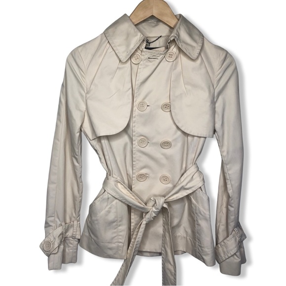 BCBGMaxAzria Jackets & Blazers - BCBGMaxAzria Tan Belted Short Trench Coat